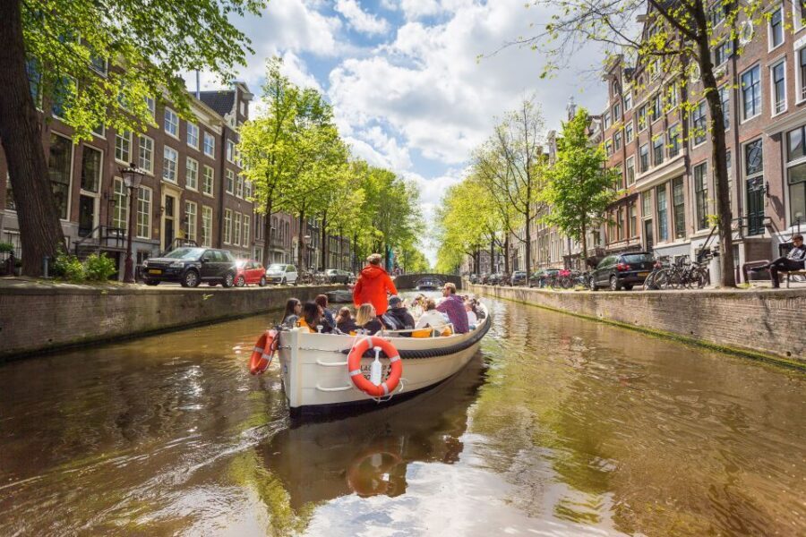 Amsterdam: Private Cruise with Drinks & Optional Snacks - 90 minutes or 2 hours: picking the right length