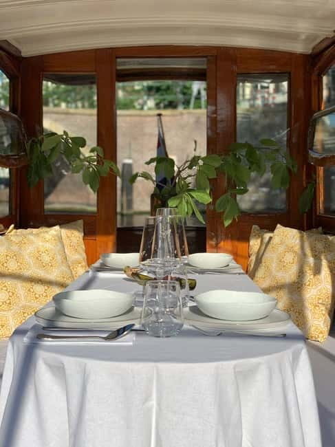 Amsterdam: Private Dinner Cruise (4pers) with Guide - The Two-Course Dinner: Main + Dessert With Seasonal Changes