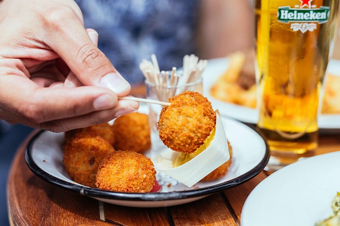 Amsterdam Private Food Tour with Local Including 6 or 10 Tastings - Private walking means pacing is the whole point