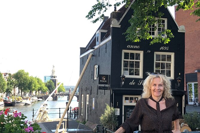 Amsterdam private guided tour with Marieke, local guide - De Wallen in a short stop: the history behind Amsterdam’s famous red light district