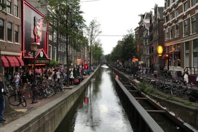 Amsterdam: Private Introduction Walking Tour (TOP RATED) - Zeedijk and Nieuwmarkt: Pubs, Chinatown, and the Feeling of Daily Life