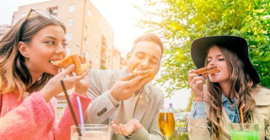 Amsterdam: Private Luxury Cruise with Pizza and Drinks - A private 1.5-hour cruise on the Roos boat