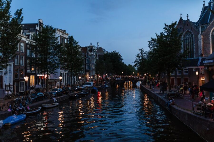Amsterdam: Private Night Tour of Speakeasies and Bars - Speakeasies and Bars: How the Tour Stays Fun Instead of Formulaic