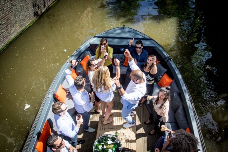 Amsterdam: Private Prosecco Canal Cruise Tour - Enter Oosterdokskade 8 and start without stress