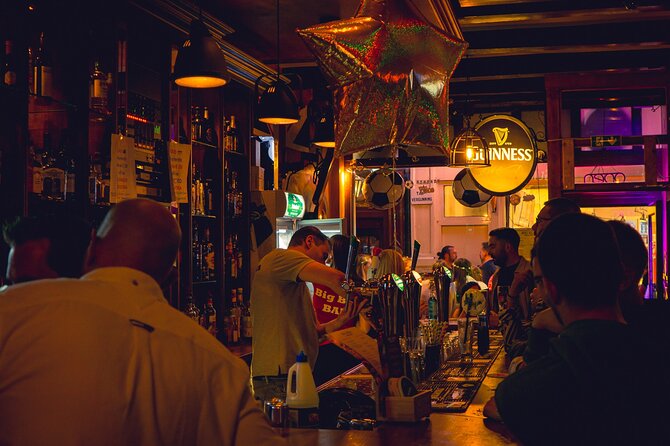 Amsterdam Private Pub Crawl in the City Center - Stop in the Red Light District: party energy with an arranged route