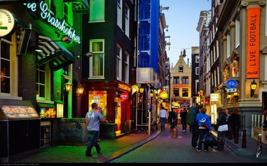 Amsterdam: Private Red Light District and Food Tour - Key highlights to know before you go