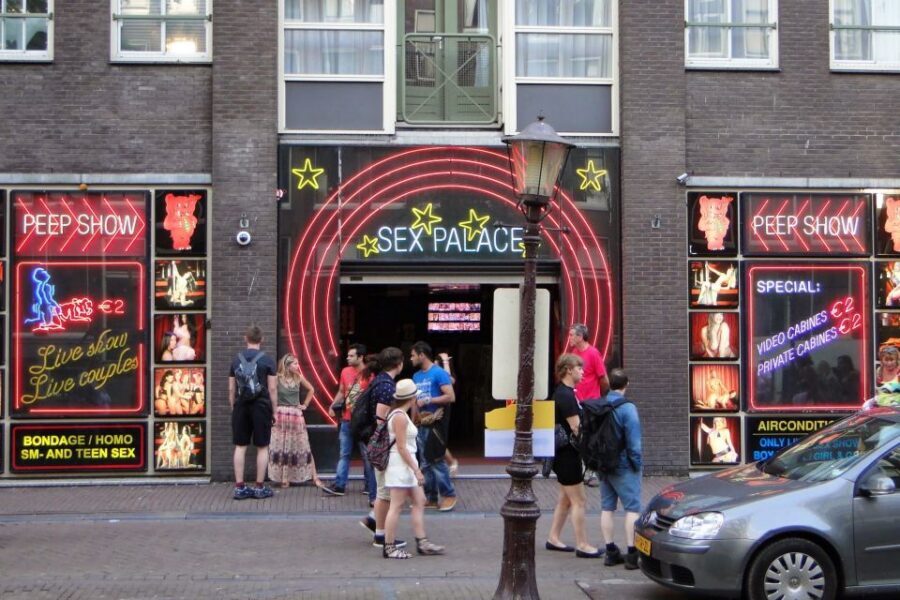 Amsterdam: Private Red Light District and Food Tour - Food tastings: kroket, Dutch cheese, and stroopwafel