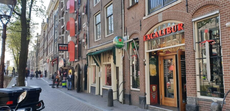 Amsterdam: Private Red Light District Tour in Spanish - Key things that make this tour worth your time
