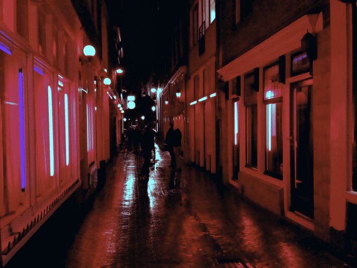 Amsterdam: Private Red Light District Tour in Spanish - Buddhist Temple, Waag, and the pub Ape: why these stops matter
