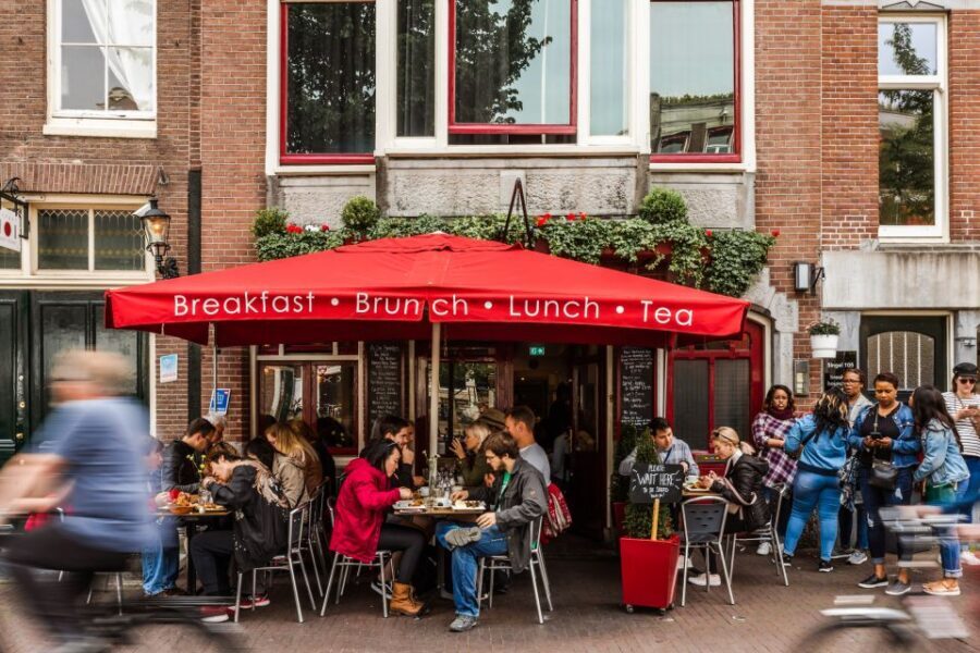 Amsterdam: Private Walking Tour of Jordaan & De 9 Straatjes - Canal crossings and Galerie Geluk’s Asian antiques