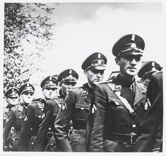 Amsterdam: Private World War Two History Walking Tour - Starting Point at Prinsengracht 263: Get Your Bearings Fast