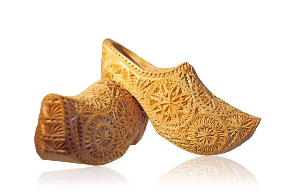 Amsterdam: Private Zaanse Schans Windmills and Volendam Trip - Wooden clogs and Dutch crafts: the clog factory stop