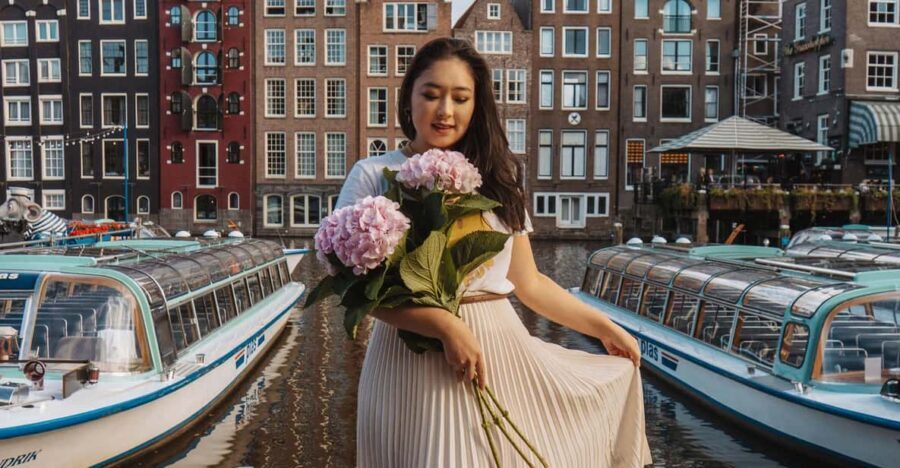 Amsterdam: Professional Photoshoot at the Canals - Damrak Avenue: the famous Amsterdam street moment