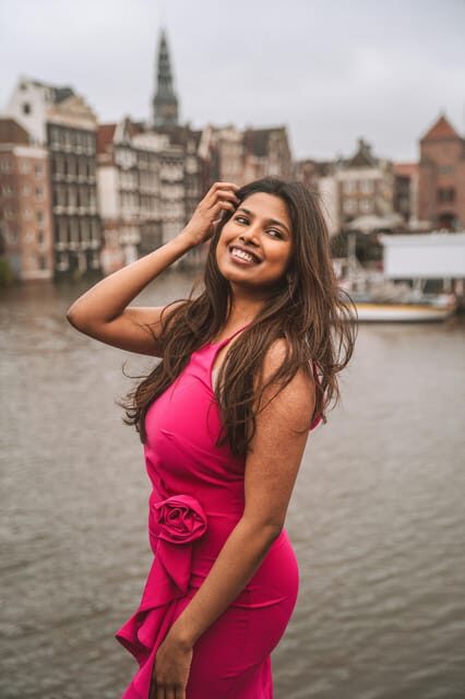 Amsterdam: Professional Photoshoot at the Canals - Mini vs. Standard vs. Deluxe: choose the photo math that fits your trip