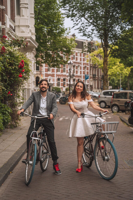 Amsterdam: Professional Photoshoot at the Canals - Meeting on Brouwersgracht 60: where the session starts and why it matters
