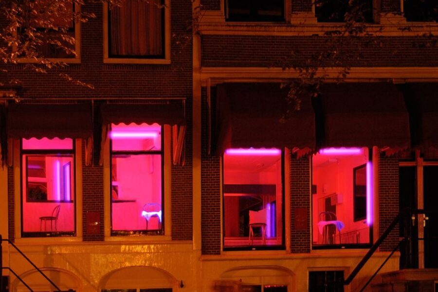 Amsterdam: Red Light District 1-hour Smartphone Audio Tour - Key points before you go
