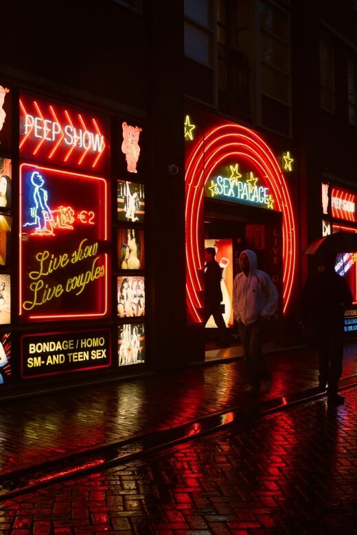 Amsterdam: Red Light District and Coffeeshop Culture Tour - The First Stretch: Netherlands History and Old Amsterdam Landmarks
