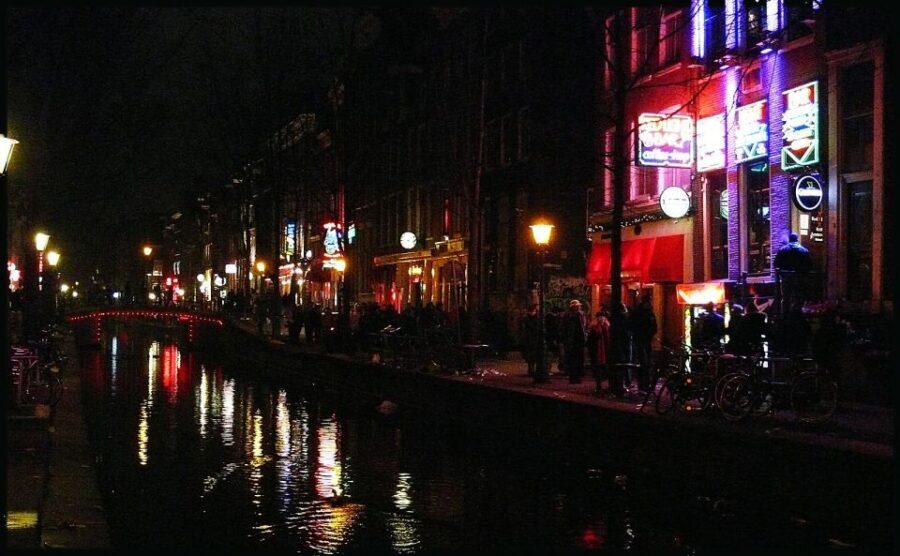 Amsterdam Red Light District and Old Town Walking Tour - Key highlights you’ll feel quickly on this walk