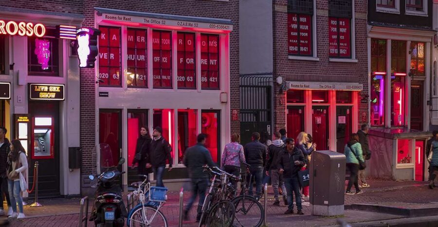 Amsterdam Red Light District and Old Town Walking Tour - Why this Red Light District walk feels different from a quick stop