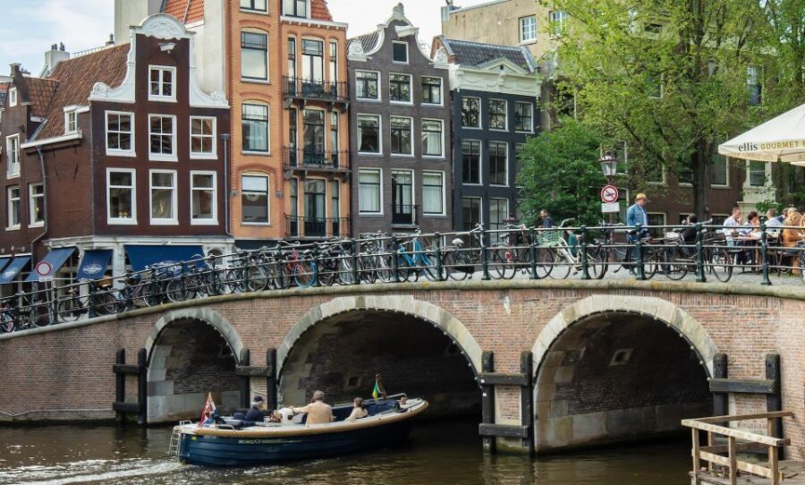 Amsterdam: Red Light District & City Tour German or English - Key things that make this tour worth your time