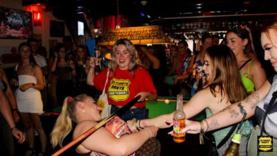 Amsterdam: Red Light District Pub Crawl with Unlimited Shots - Your 5.5-hour flow: from unlimited shots to the club finish