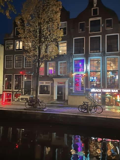 Amsterdam: Red Light District Tour in German/English for groups of 4 or more - Entering Amsterdam’s Red Light District with real context