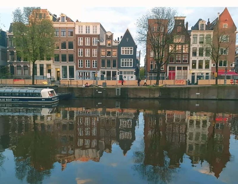 Amsterdam: Red Light District Tour in German/English for groups of 4 or more - The coffee shop stop: information first, purchase optional