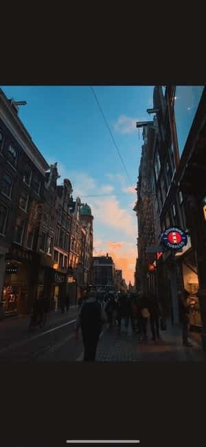 Amsterdam: Red Light District Tour in German/English for groups of 4 or more - How the guide keeps it relaxed and safe