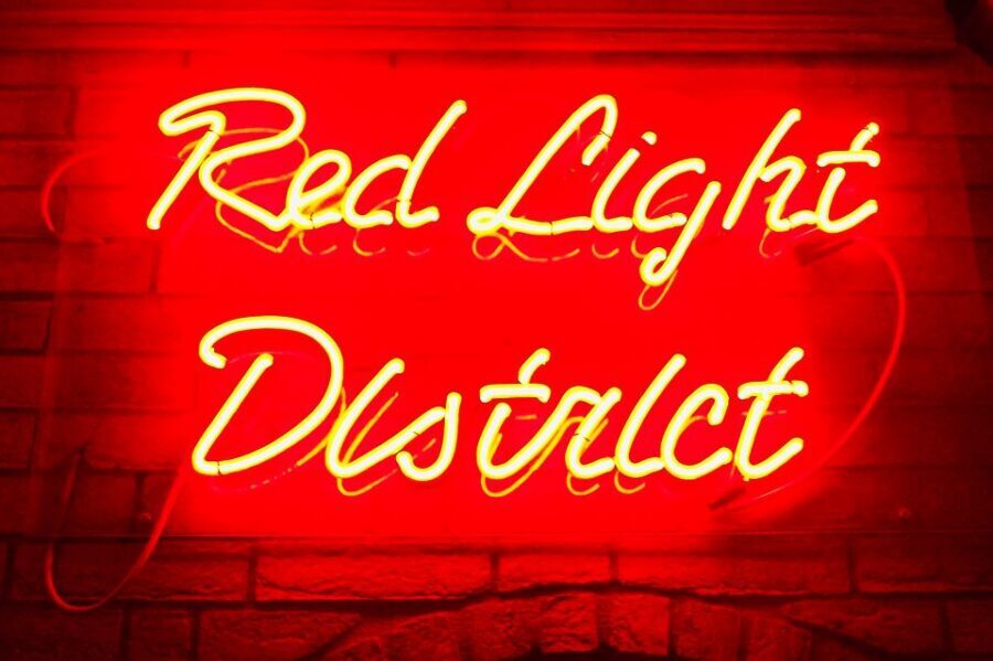 Amsterdam: Red Light District walking tour - Why this walk focuses on laws and culture