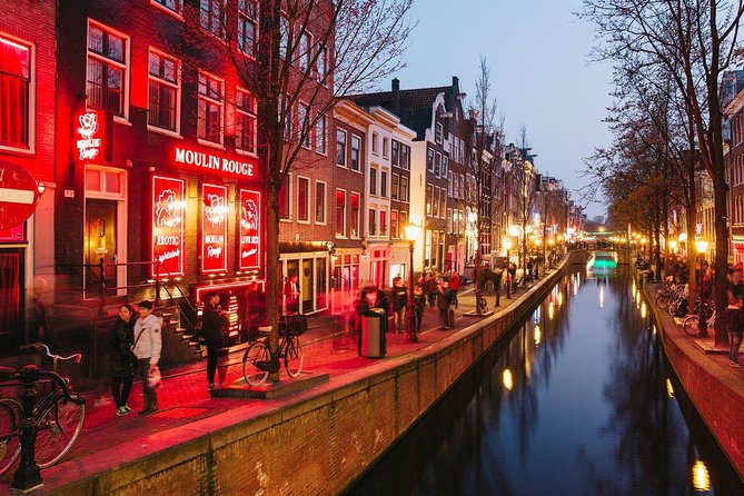Amsterdam Red Light District Walking Tour in EN/DE/IT/ES - Amsterdam Centraal: legal questions, costs, and how window renting works