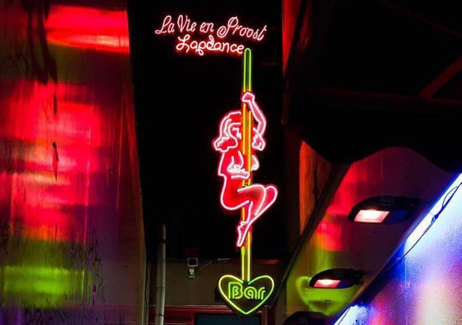 Amsterdam: Red Light Tour Exclusive + Peep Show - Sex Palace and the live 70s peep show: what you’re walking into
