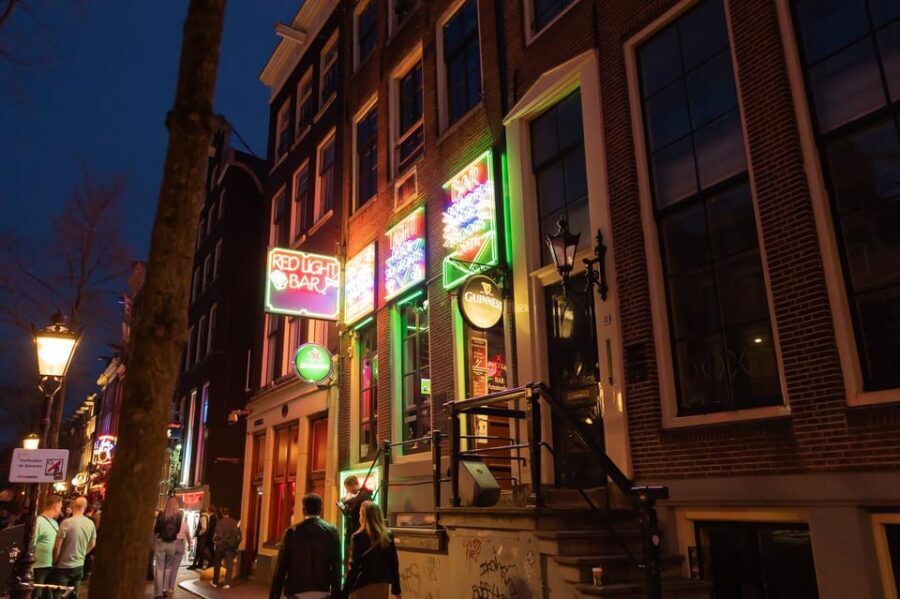 Amsterdam: Red Light Tour Exclusive + Peep Show - Warmoesstraat and the Dancing Houses: listening matters more than snapping photos