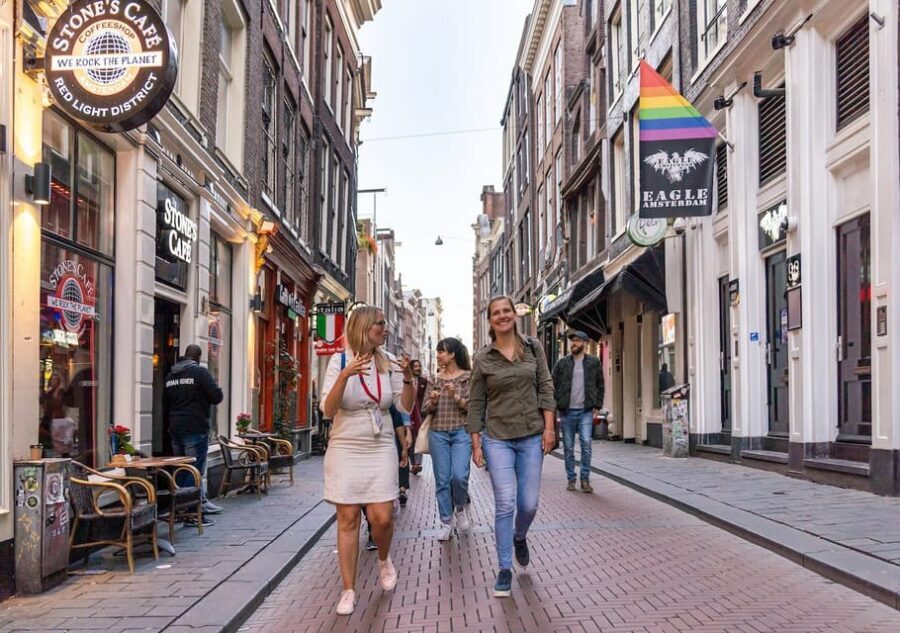 Amsterdam: Red Light Tour Exclusive + Peep Show - The Borstplaat in brons: a short stop with a big meaning
