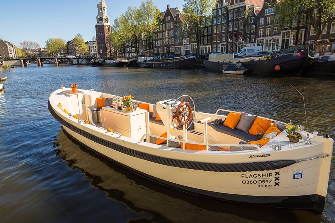 Amsterdam: Saloon Boat Cruise + Unlimited Drinks & Bite option - Getting there and spotting the dock