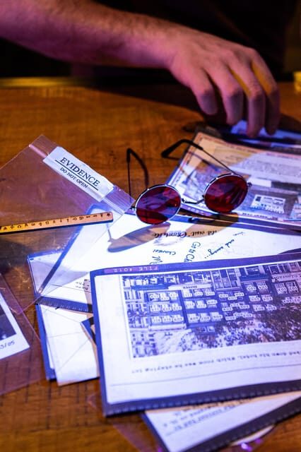 Amsterdam: Self-guided Red Light District Pub Crawl Mystery - Stop 1: Getting your bearings in the Red Light District (20 minutes)