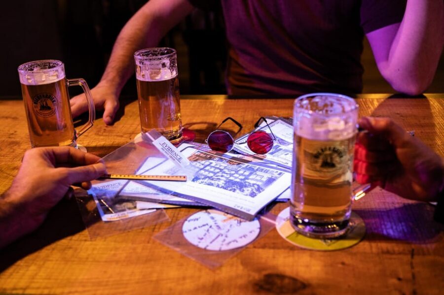 Amsterdam: Self-guided Red Light District Pub Crawl Mystery - The 1988 case: how the detective mystery is supposed to work