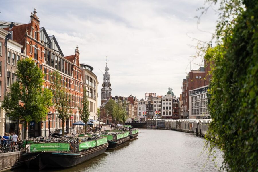Amsterdam Small-Group Walking Tour with Canal Cruise - Small-group feel: why your guide matters more than you think