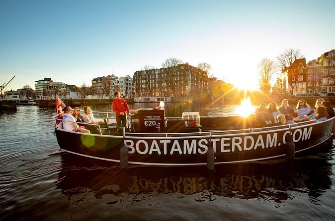Amsterdam Sunset Canal Cruise with Live Guide and Open Bar - Entering the Right Mindset for a Sunset Canal Cruise