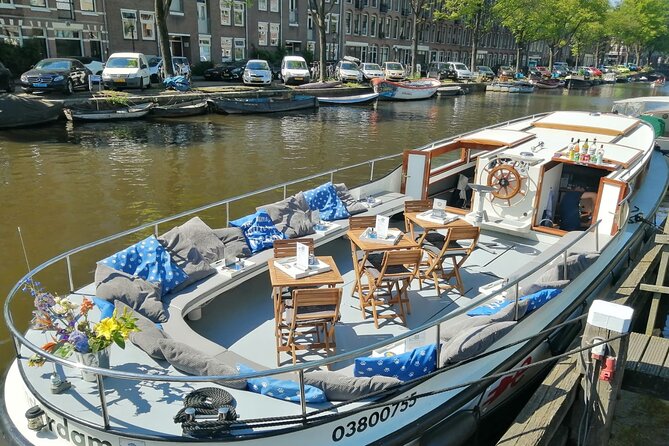 Amsterdam The Bulldog Boat Smoke Friendly Cruise + 2 drinks - Hosts, humor, and pacing on a small boat