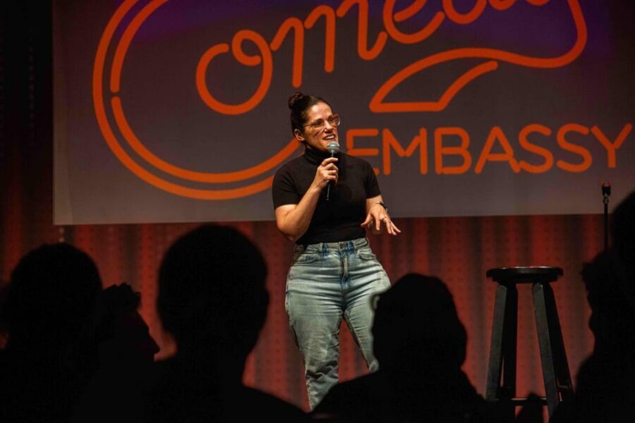 Amsterdam: The Comedy Embassy Stand-Up Show - Drinks, bar vibe, and the simple rules