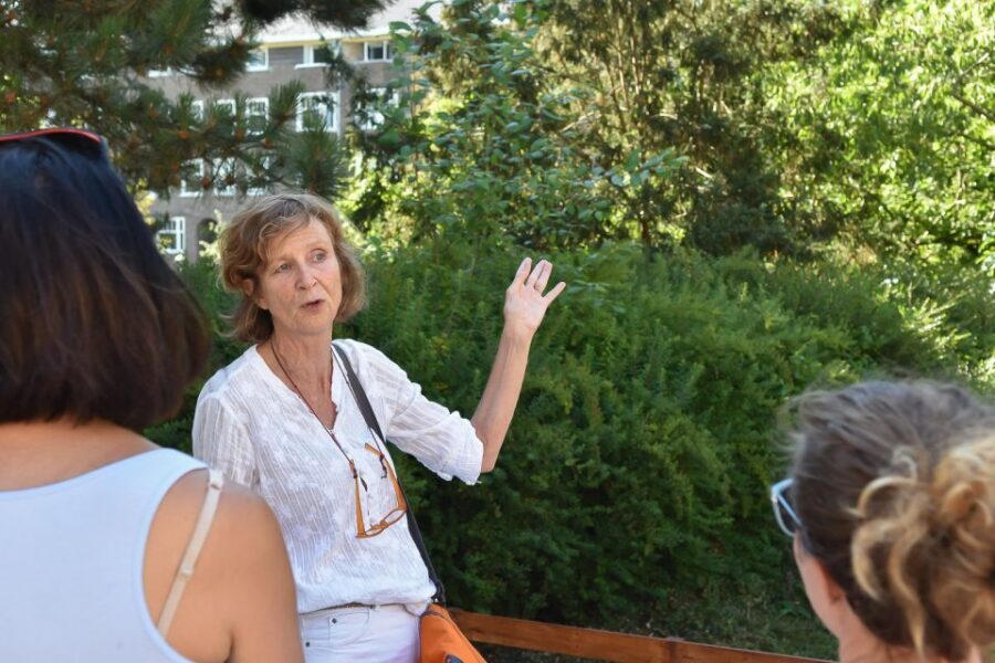 Amsterdam: The Life of Anne Frank Walking Tour - Comfort Tips: Shoes, Umbrella, and Staying Upright