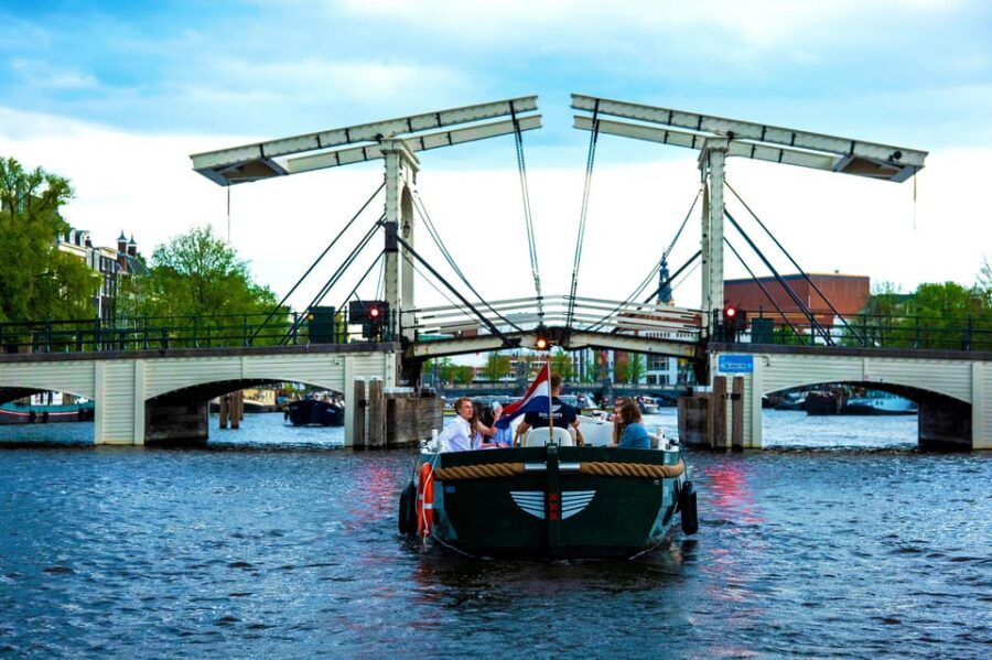 Amsterdam: The Newest Canal Cruise with Drink Option - Meeting Eco Boats by Amsterdam Central Station (and finding it quickly)