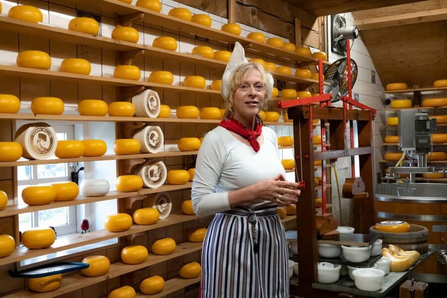 Amsterdam: Traditional Cheese Market Tour to Alkmaar - Your 3.5 Hours in Town: Photo Stops, Self-Guided Time, and City Browsing