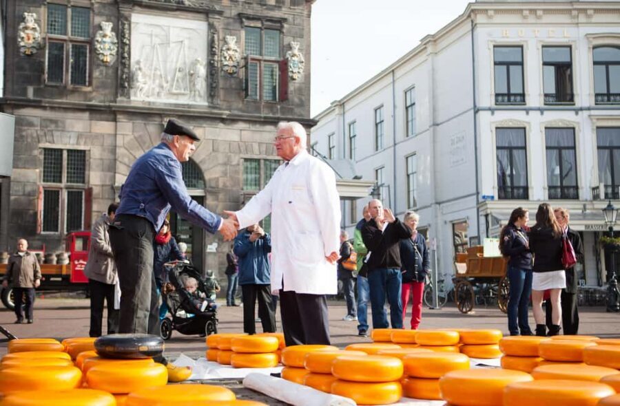 Amsterdam: Traditional Cheese Market Tour to Alkmaar - Cheese-Making Demonstrations and Tastings: How to Pick What to Buy