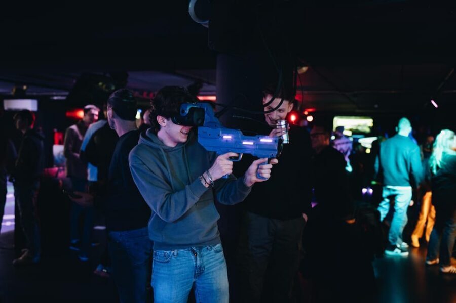Amsterdam: Ultimate VR Experience: 60 minutes - Practical tips that help your hour feel better