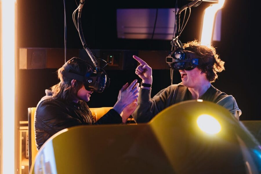 Amsterdam: Ultimate VR Experience: 60 minutes - Choosing your game: zombie shooters, enemy hordes, and pirate treasure