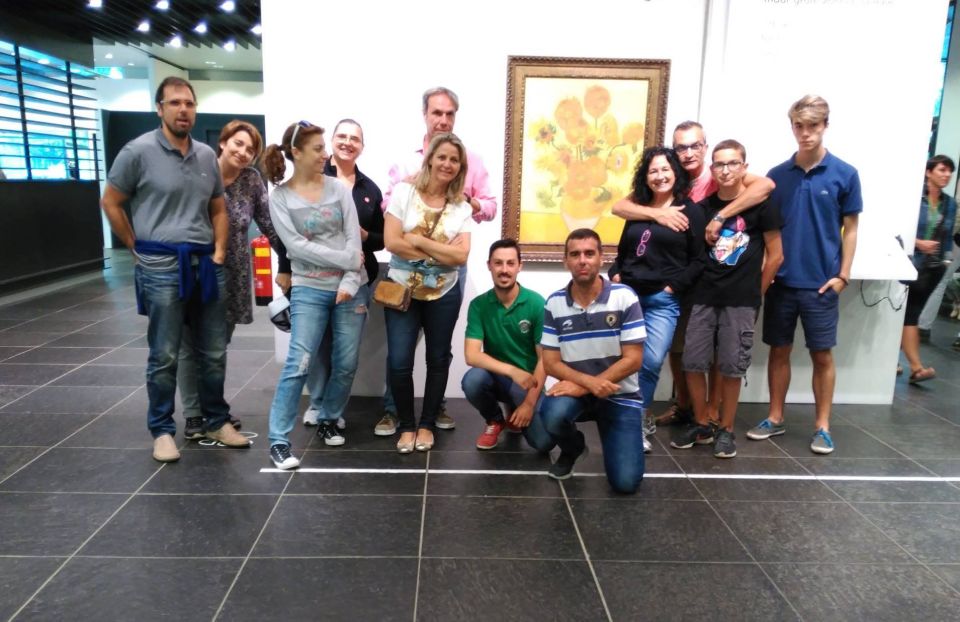 Amsterdam: Van Gogh Museum Guided Tour with Entry - Finding your group at Paulus Potterstraat 7 (and what to look for)