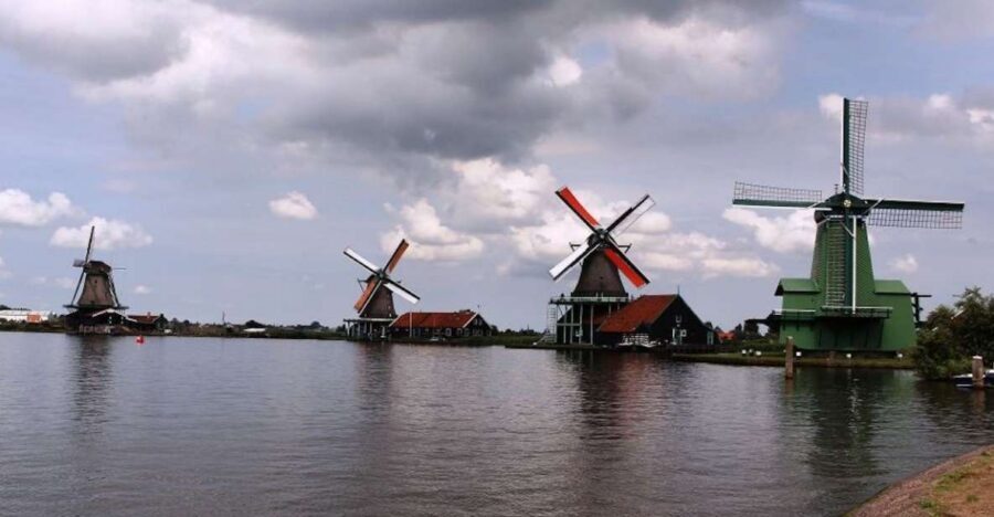 Amsterdam: Volendam, Windmill, and Cheese Farm Private Tour - Zaanse Schans: Dutch Houses and Windmills You Can Actually Differentiate