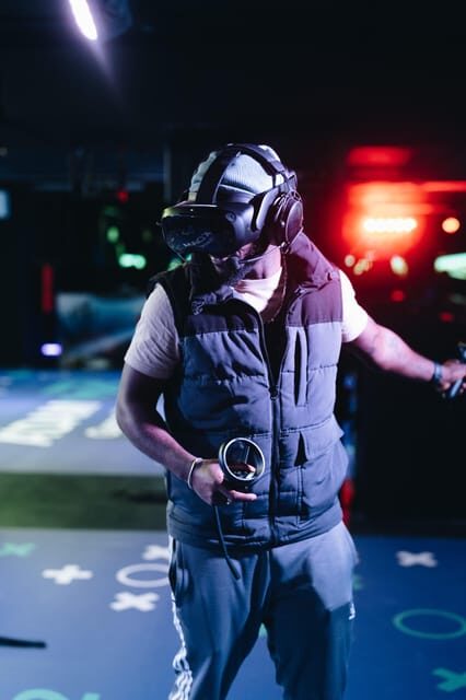 Amsterdam: VR Game Park Free-Roaming Experience - How the 25 minutes work with up to 4 players