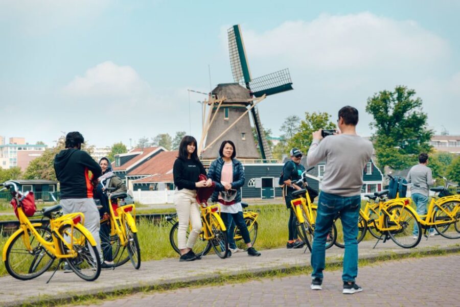 Amsterdam: Waterland District Countryside Villages Bike Tour - D’Admiraal Windmill: your first countryside landmark